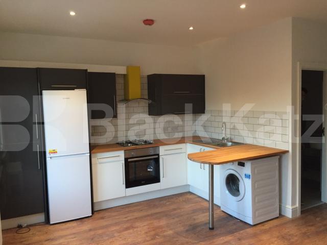 			LET, 1 Bedroom, 1 bath, 1 reception Apartment			 Battersea Park Road, Battersea