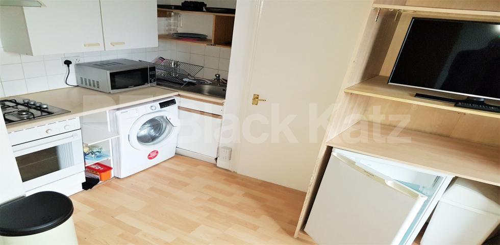			NEW INSTRUCTION, Studio Apartment, 1 bath, 1 reception Flat			 Birch Grove , ACTON 
