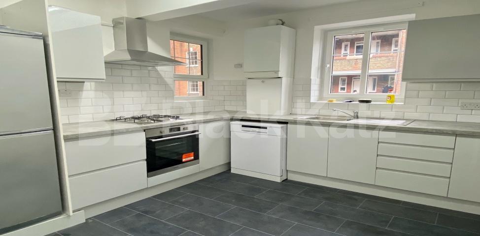 			LET , 3 Bedroom, 1 bath, 1 reception Apartment			 Kennings Way, Kennington