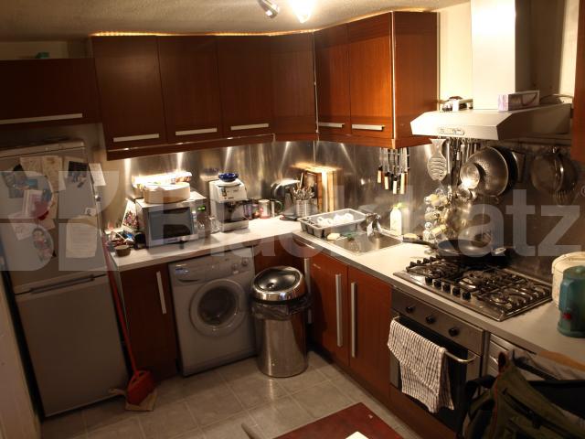 			FANTASTIC LOCATION LOCATION!!!!!!!!, 1 Bedroom, 1 bath, 1 reception Apartment			 Manneby Prior, Cumming St, Angel/Kings Cross