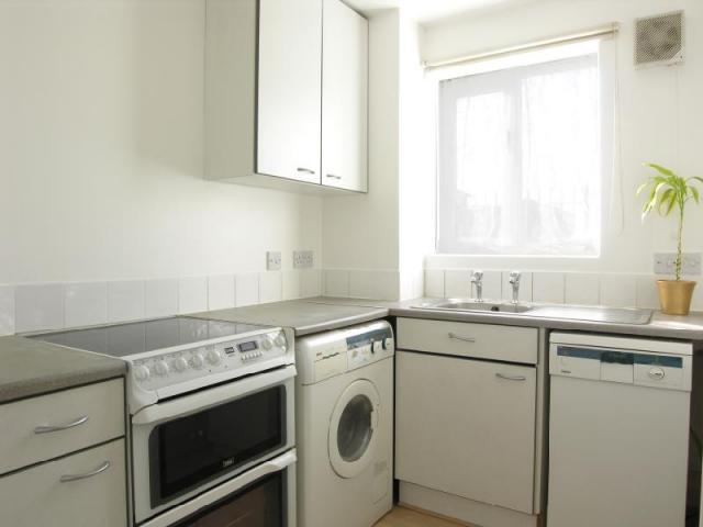 			2 Bedroom, 1 bath, 1 reception Flat			 Draycott Close, CRICKLEWOOD