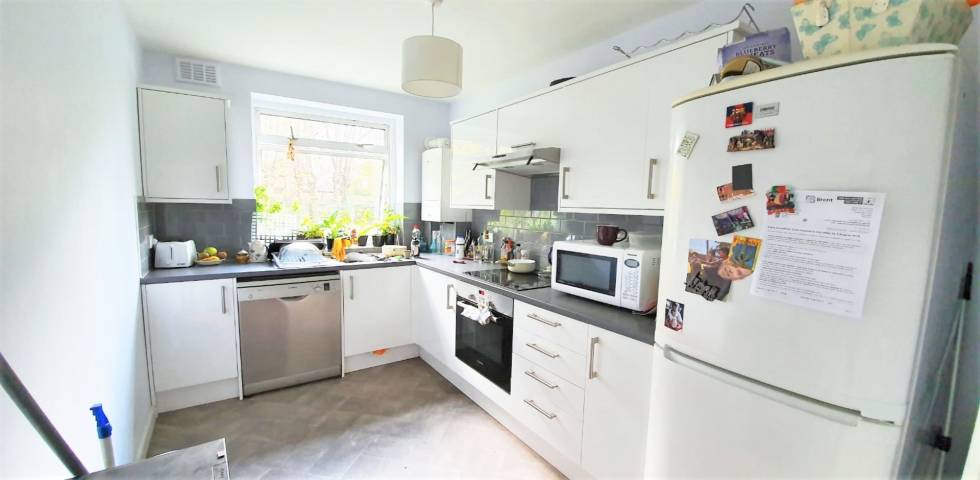 			2 Bedroom, 1 bath, 1 reception Flat			 Teignmouth Road, MAPESBURY CONSERVATION AREA