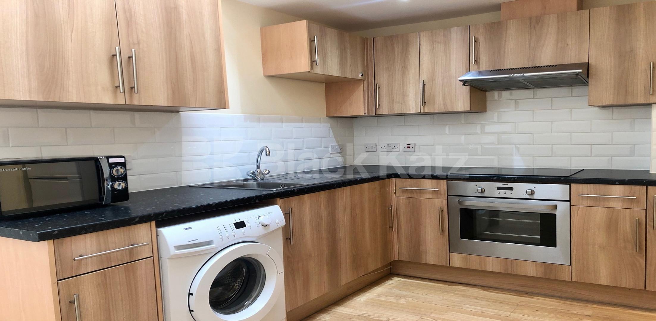 			LET , 4 Bedroom, 2 bath, 2 reception Apartment			 Walworth Road, Elephant and Castle