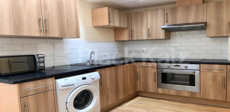			LET , 4 Bedroom, 2 bath, 2 reception Apartment			 Walworth Road, Elephant and Castle