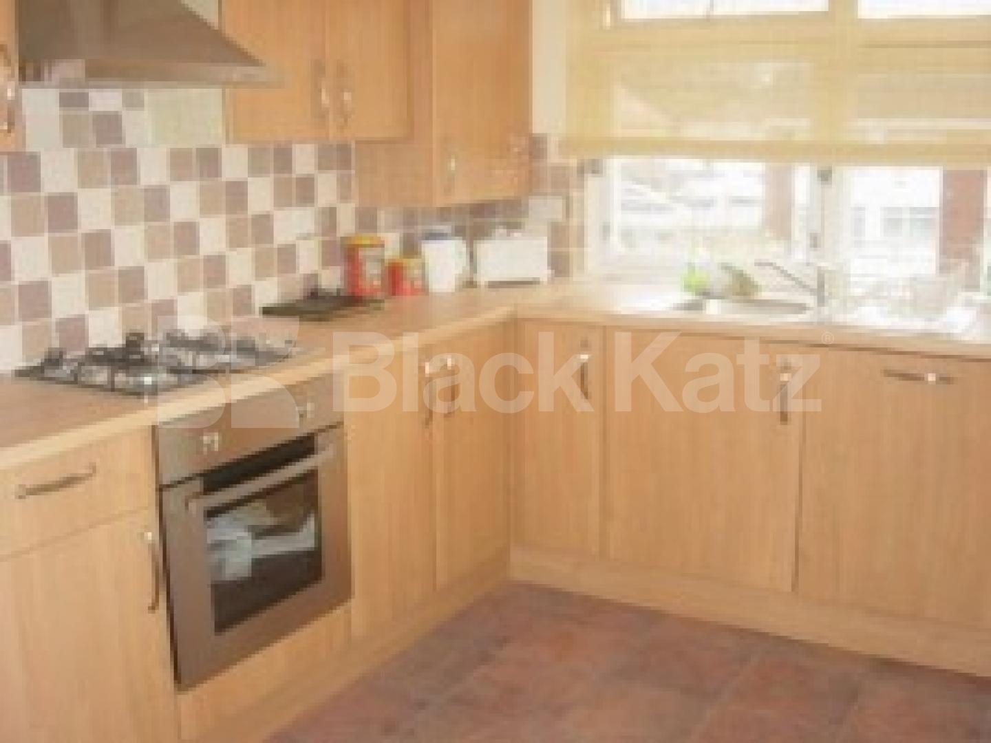 			2 Bedroom, 1 bath, 1 reception Flat			 Font Hills, EAST FINCHLEY