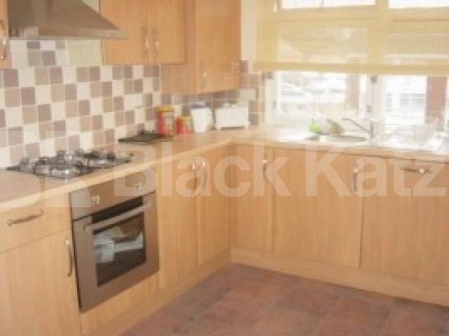			2 Bedroom, 1 bath, 1 reception Flat			 Font Hills, EAST FINCHLEY