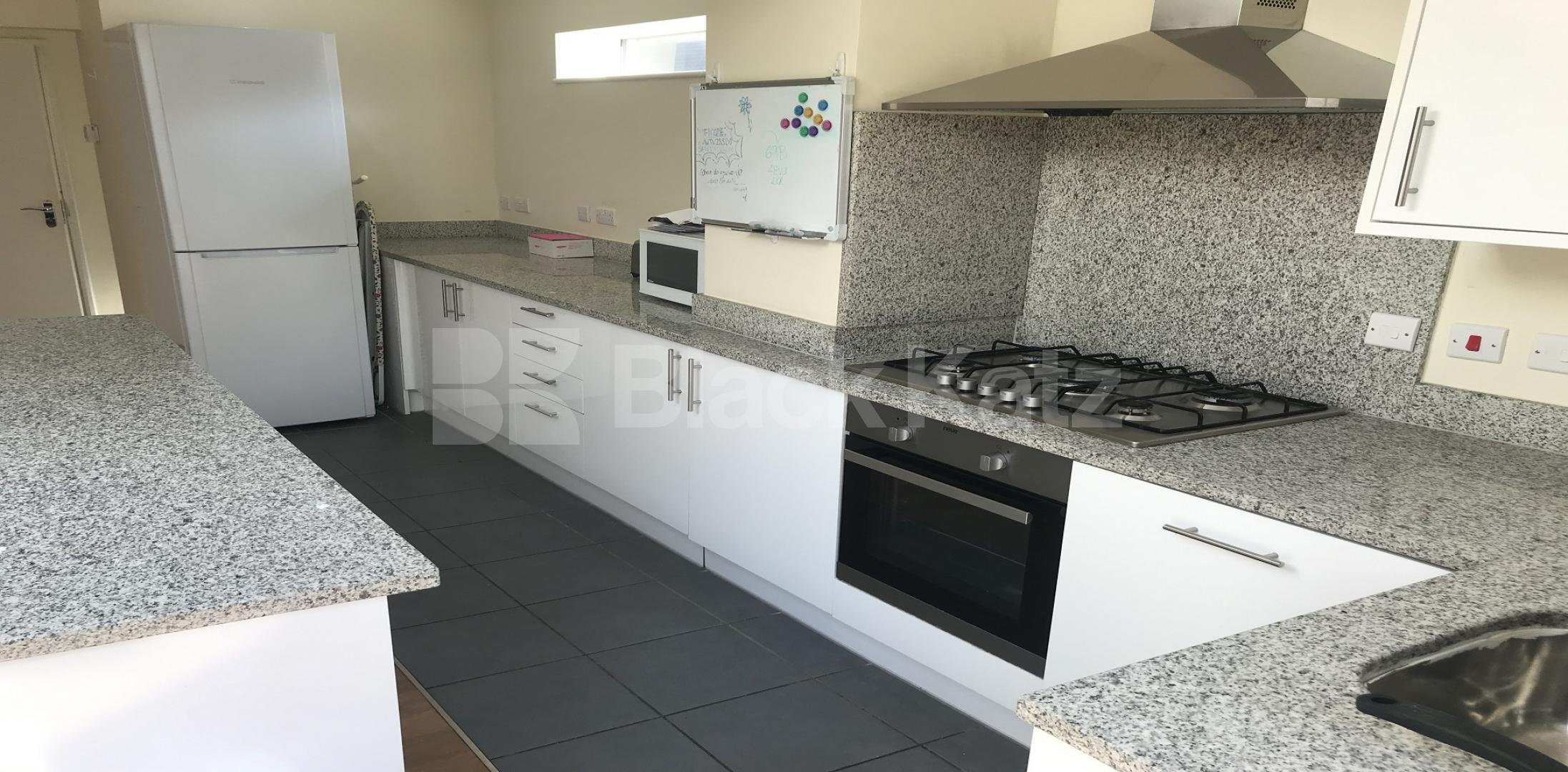 			LET , 4 Bedroom, 1 bath, 1 reception House			 Clarence Avenue, Clapham Park