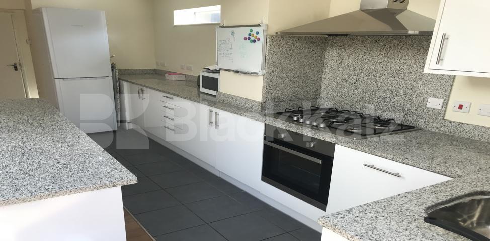 			LET , 4 Bedroom, 1 bath, 1 reception House			 Clarence Avenue, Clapham Park