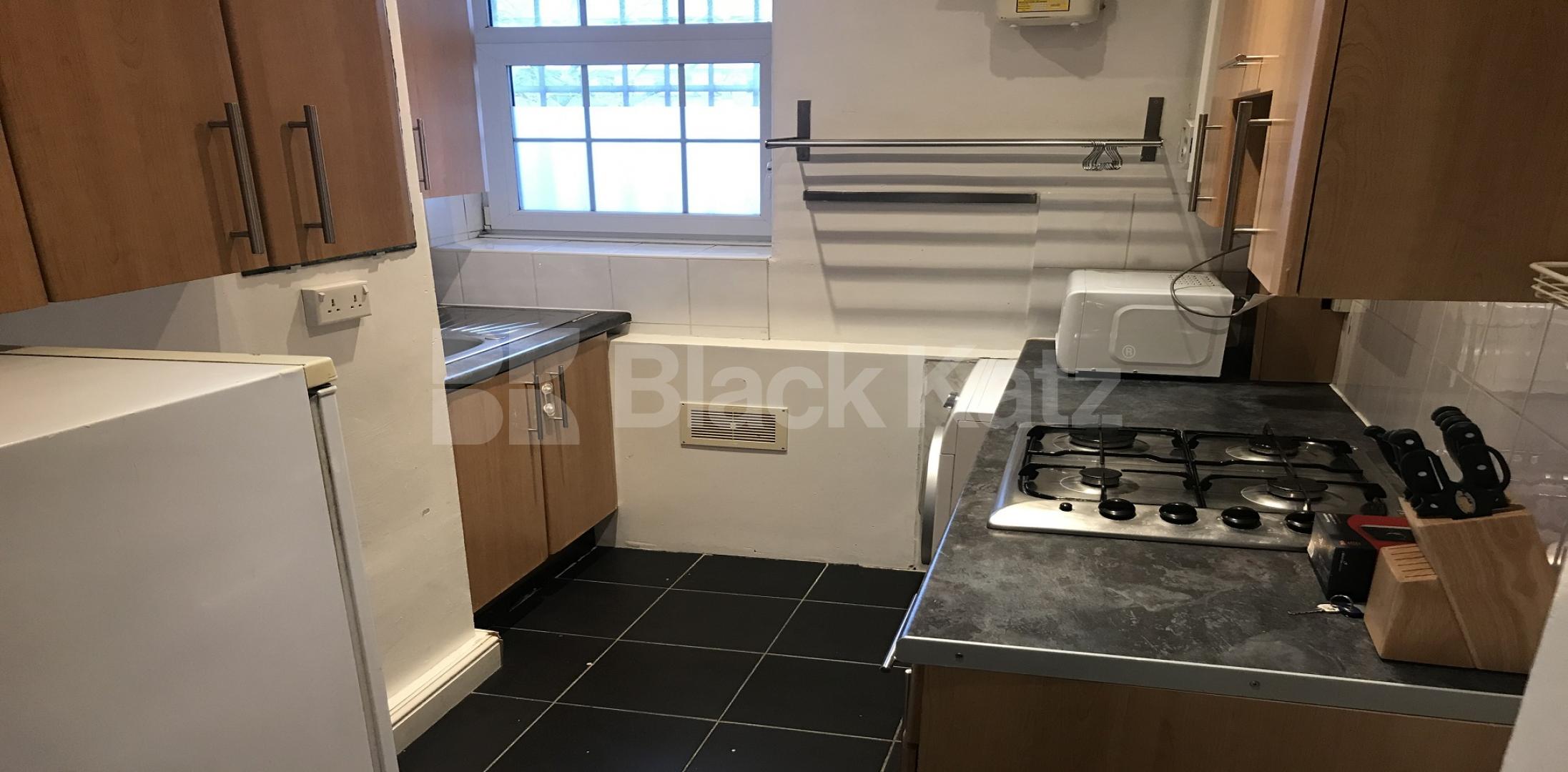 			LET, 2 Bedroom, 1 bath, 0 reception Apartment			 Hankey Place, London Bridge