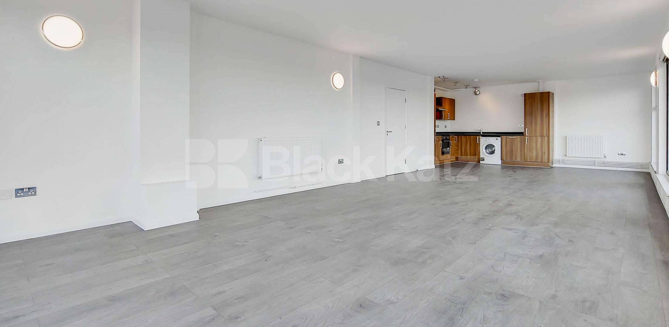 			2 Bedroom, 1 bath, 1 reception Flat			 Kingsland Road, ISLINGTON E8