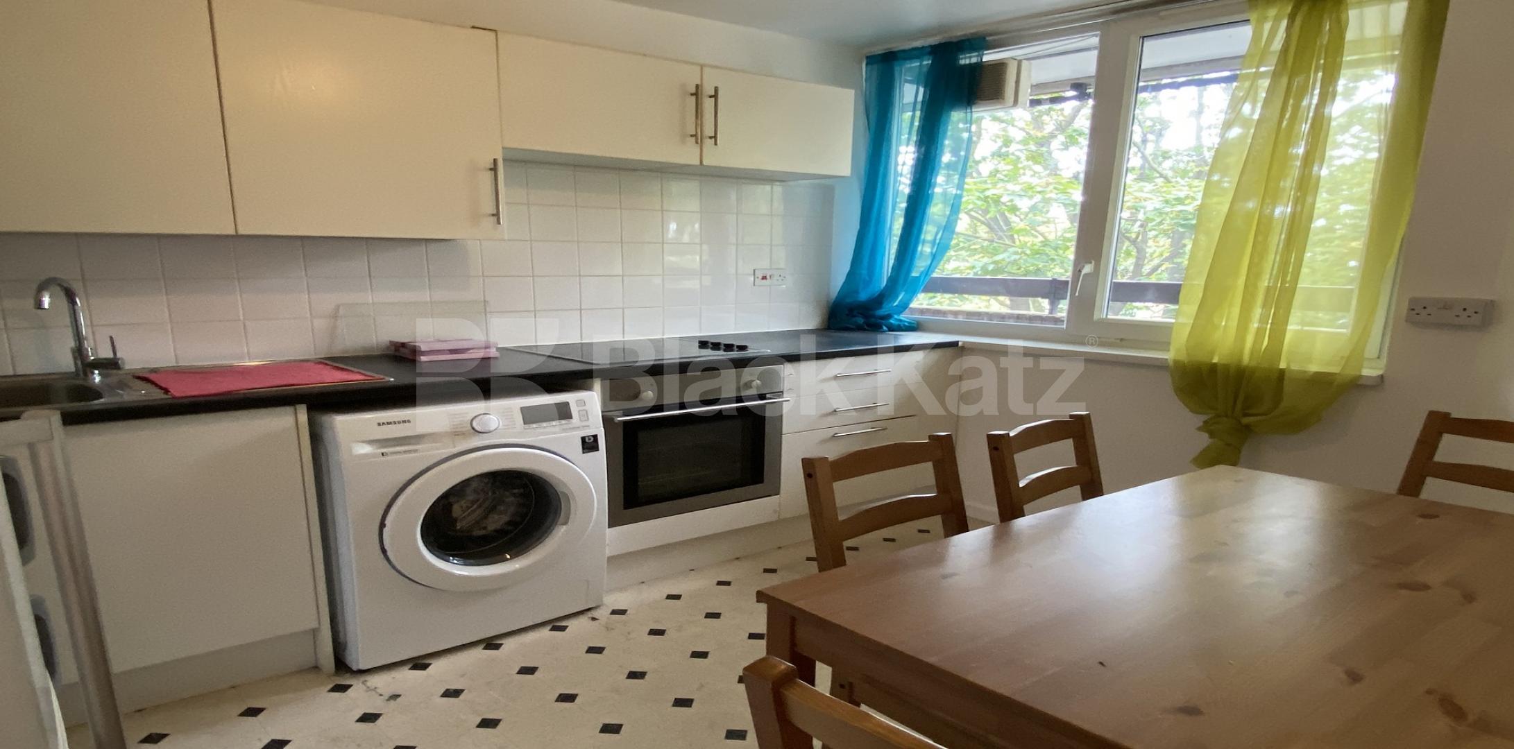 			UNDER OFFER, 3 Bedroom, 1 bath, 1 reception Apartment			 Carey Gardens, Vauxhall/Battersea