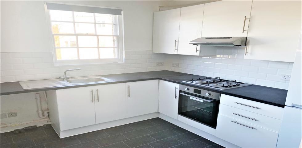 			2 Bedroom, 1 bath, 1 reception Flat			 Harrow Road, WESTBOURNE PARK 