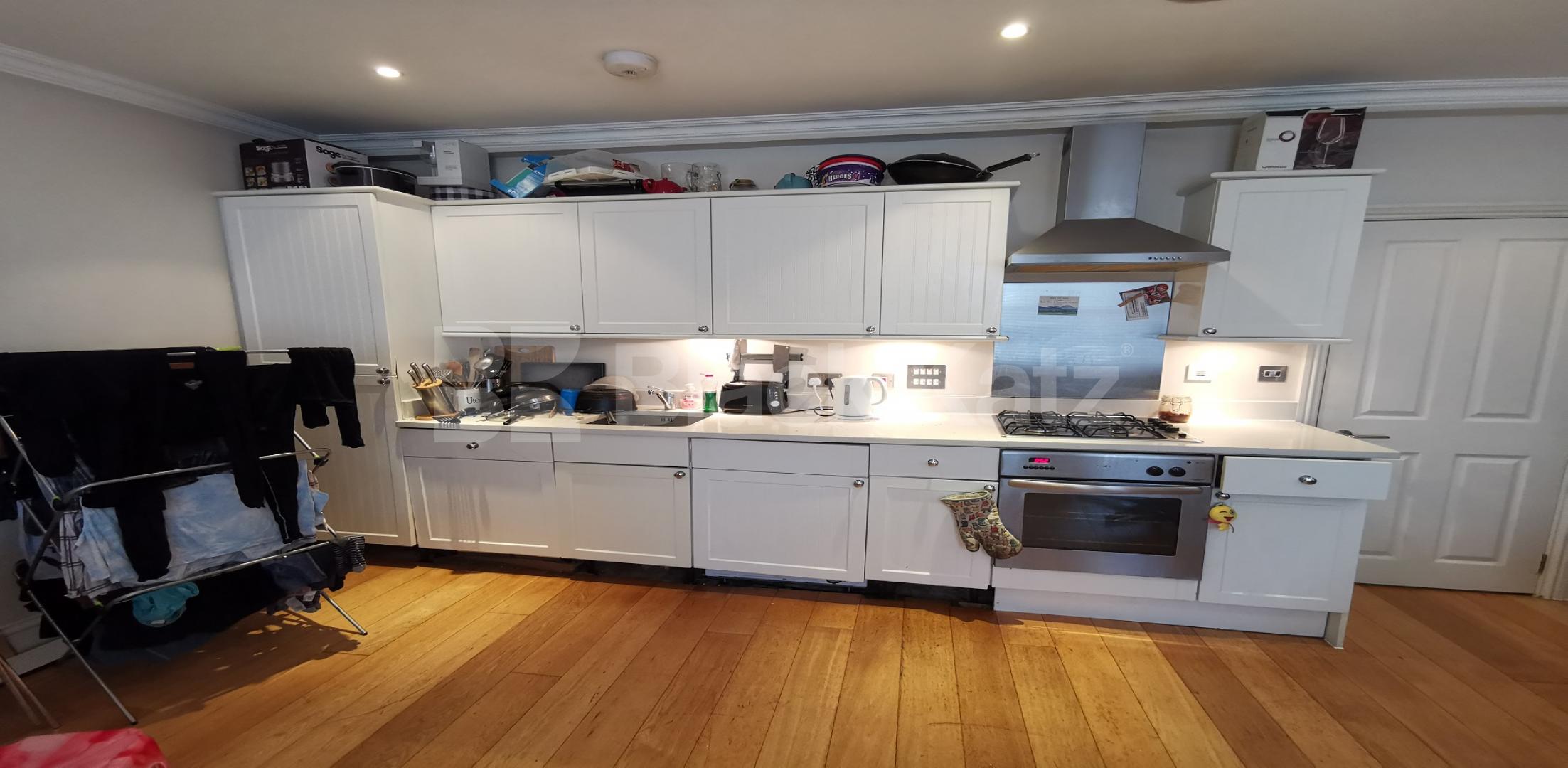 			UNDER OFFER, 2 Bedroom, 1 bath, 1 reception Apartment			 Balham High Road, Balham