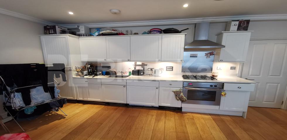 			UNDER OFFER, 2 Bedroom, 1 bath, 1 reception Apartment			 Balham High Road, Balham