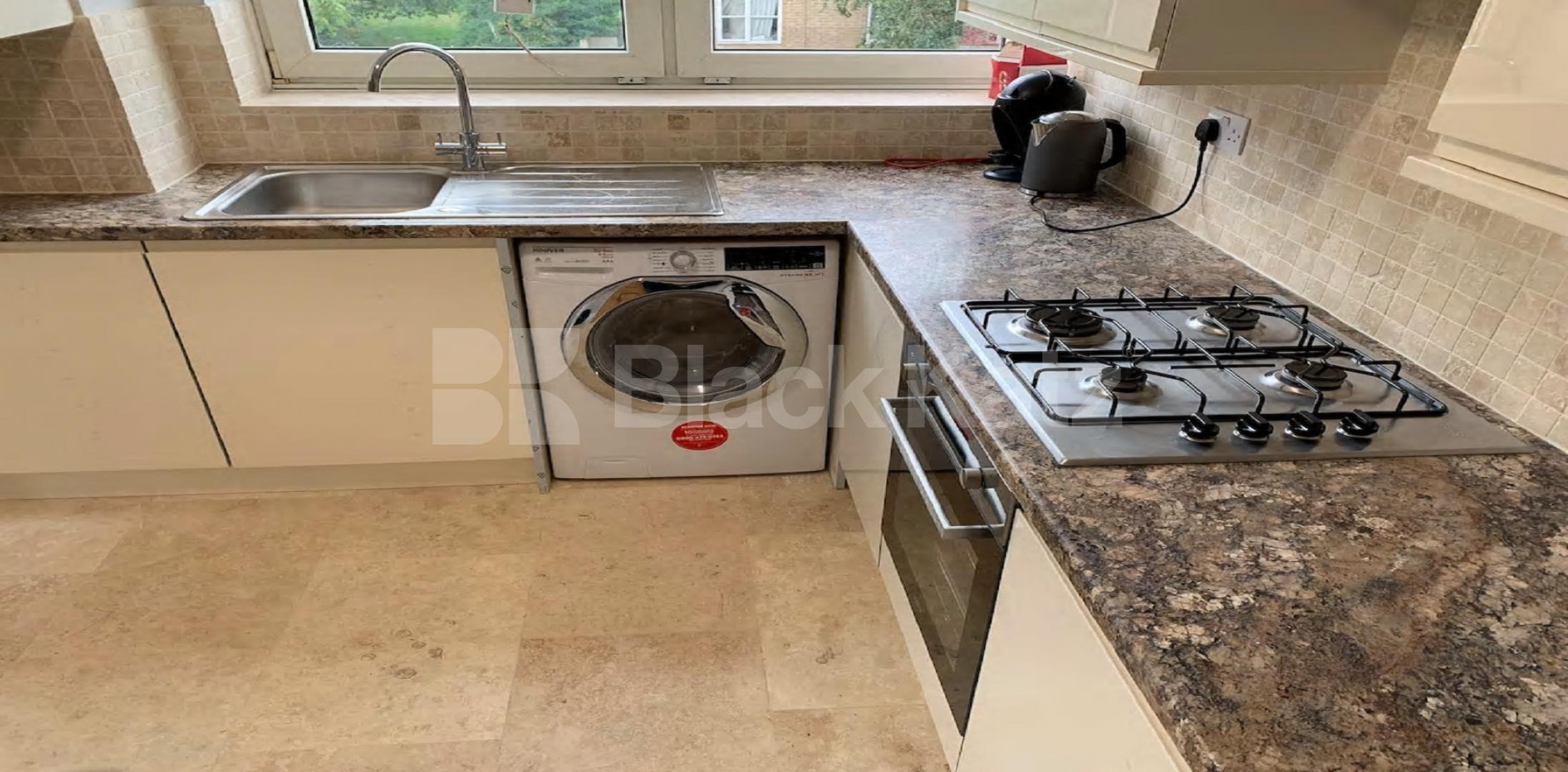 			NEW INSTRUCTION ALL BILLS INCLUDED, 5 Bedroom, 1 bath, 1 reception Apartment			 Deeley Road, Stockwell/Battersea