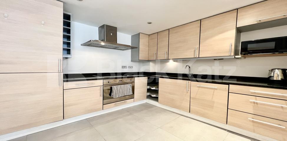 			2 Bedroom, 2 bath, 1 reception Apartment			 Marshalsea Road, Borough