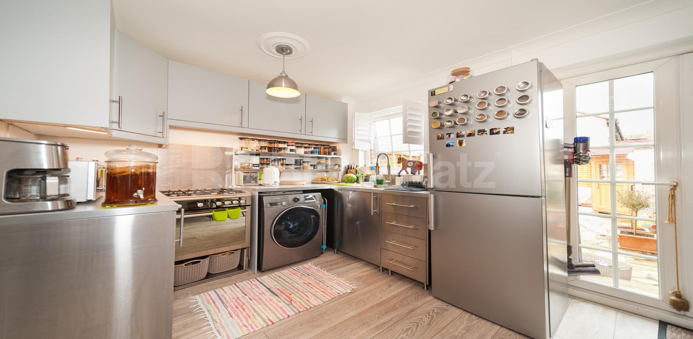 			LET , 2 Bedroom, 1 bath, 1 reception End Terraced House			 Strathnairn Street , Bermondsey