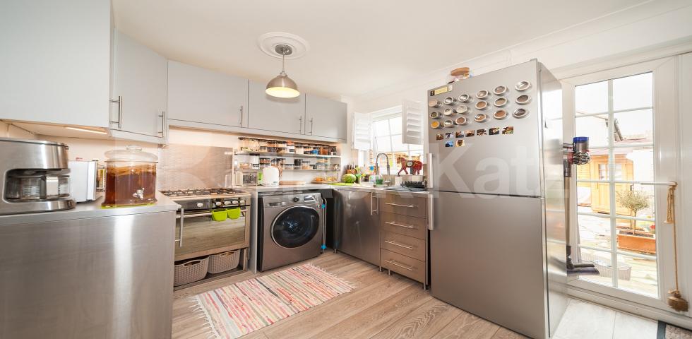 			LET , 2 Bedroom, 1 bath, 1 reception End Terraced House			 Strathnairn Street , Bermondsey