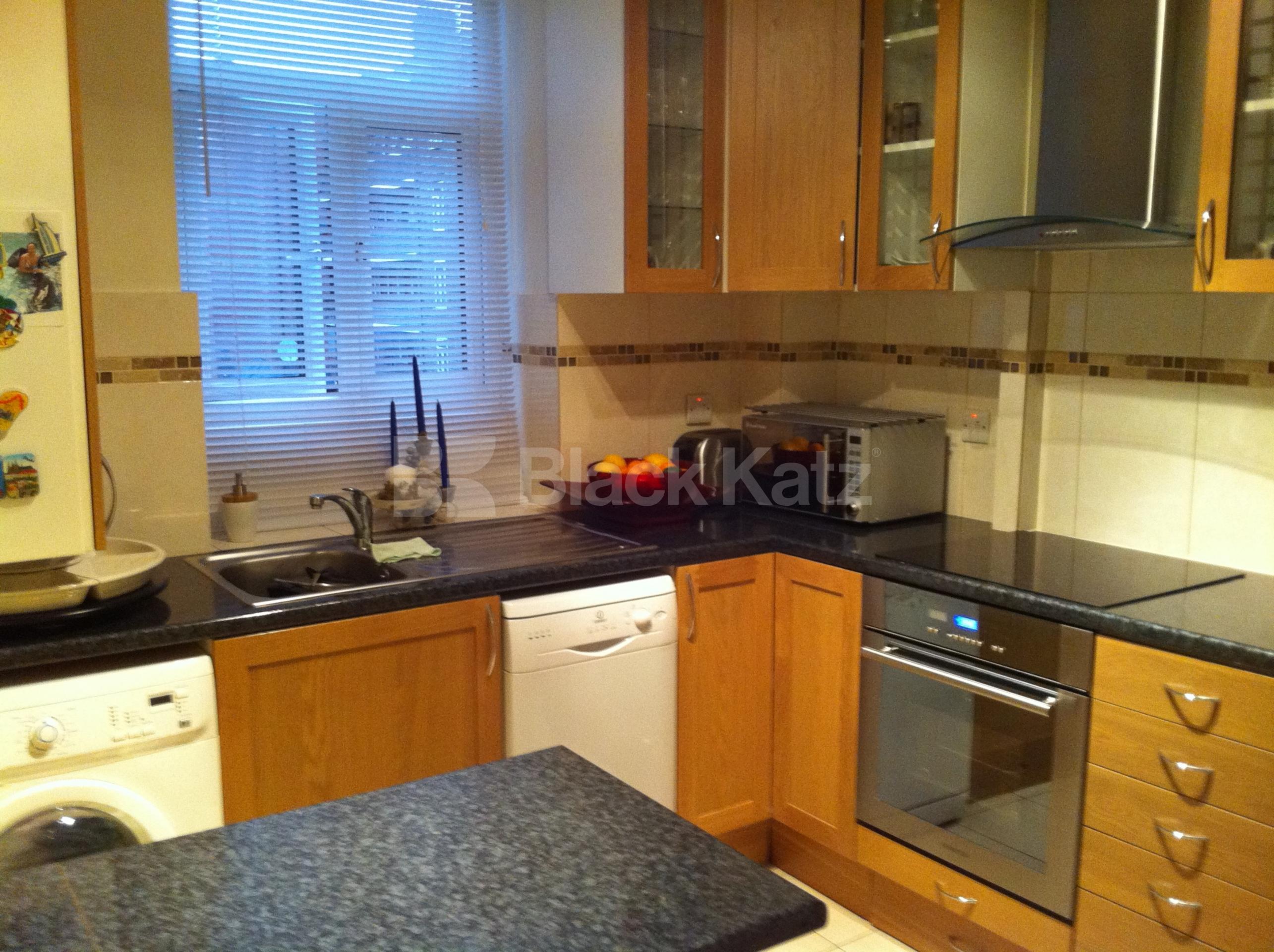 			AN ABSOLUTE MUST SEE!!!!, 4 Bedroom, 1 bath, 1 reception Flat			 CLAPTON PARK, CLAPTON PARK E9