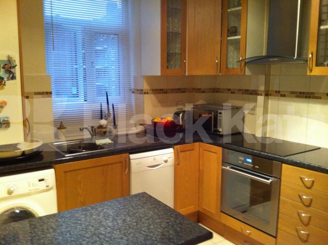 			AN ABSOLUTE MUST SEE!!!!, 4 Bedroom, 1 bath, 1 reception Flat			 CLAPTON PARK, CLAPTON PARK