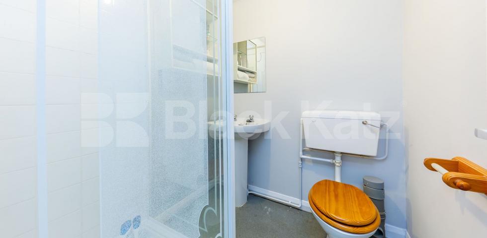 			Studio Apartment, 1 bath, 0 reception Flat			 Muswell Avenue , Muswell Hill