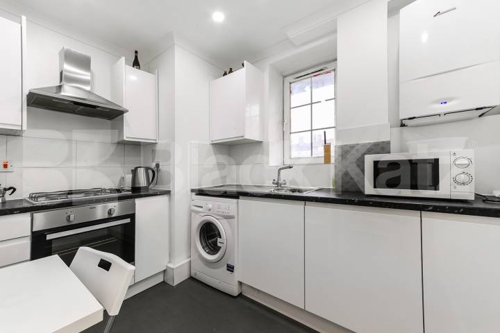Recently redecorated throughout, wooden floors & neutral decor. Law Street, Borough/London Bridge