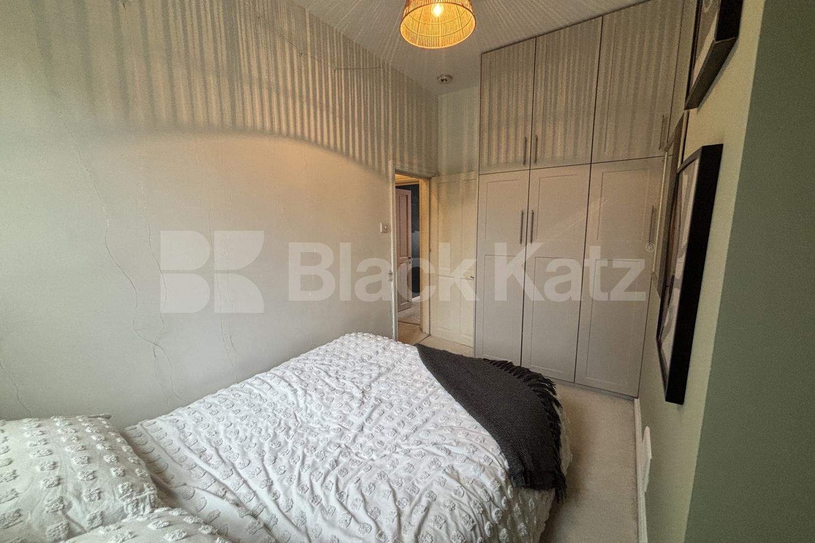 Stylish, bright & airy & contemporary period conversion  Lucien Road, tooting Broadway