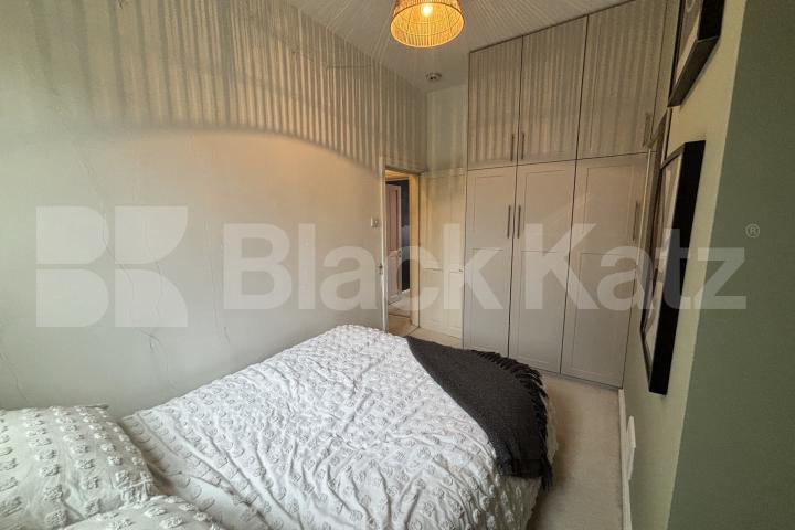 Stylish, bright & airy & contemporary period conversion  Lucien Road, tooting Broadway