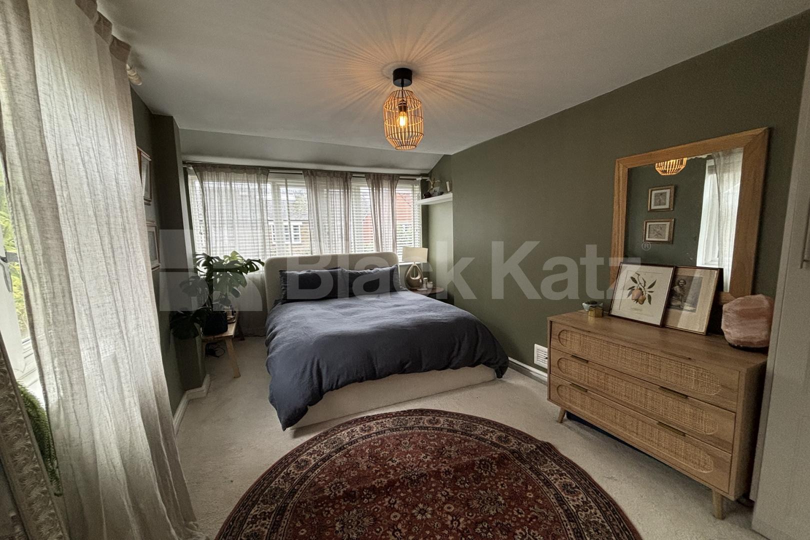 Stylish, bright & airy & contemporary period conversion  Lucien Road, tooting Broadway