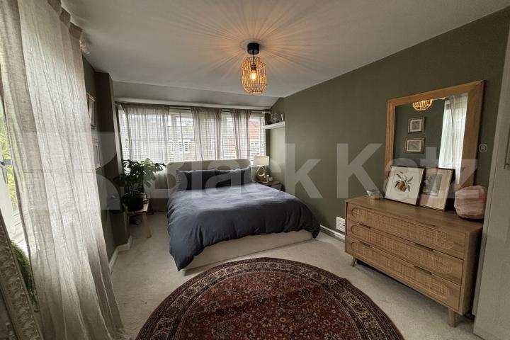 Stylish, bright & airy & contemporary period conversion  Lucien Road, tooting Broadway