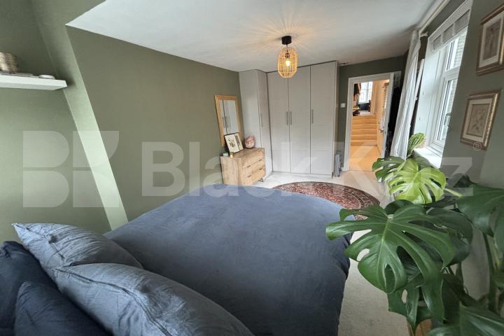 Stylish, bright & airy & contemporary period conversion  Lucien Road, tooting Broadway