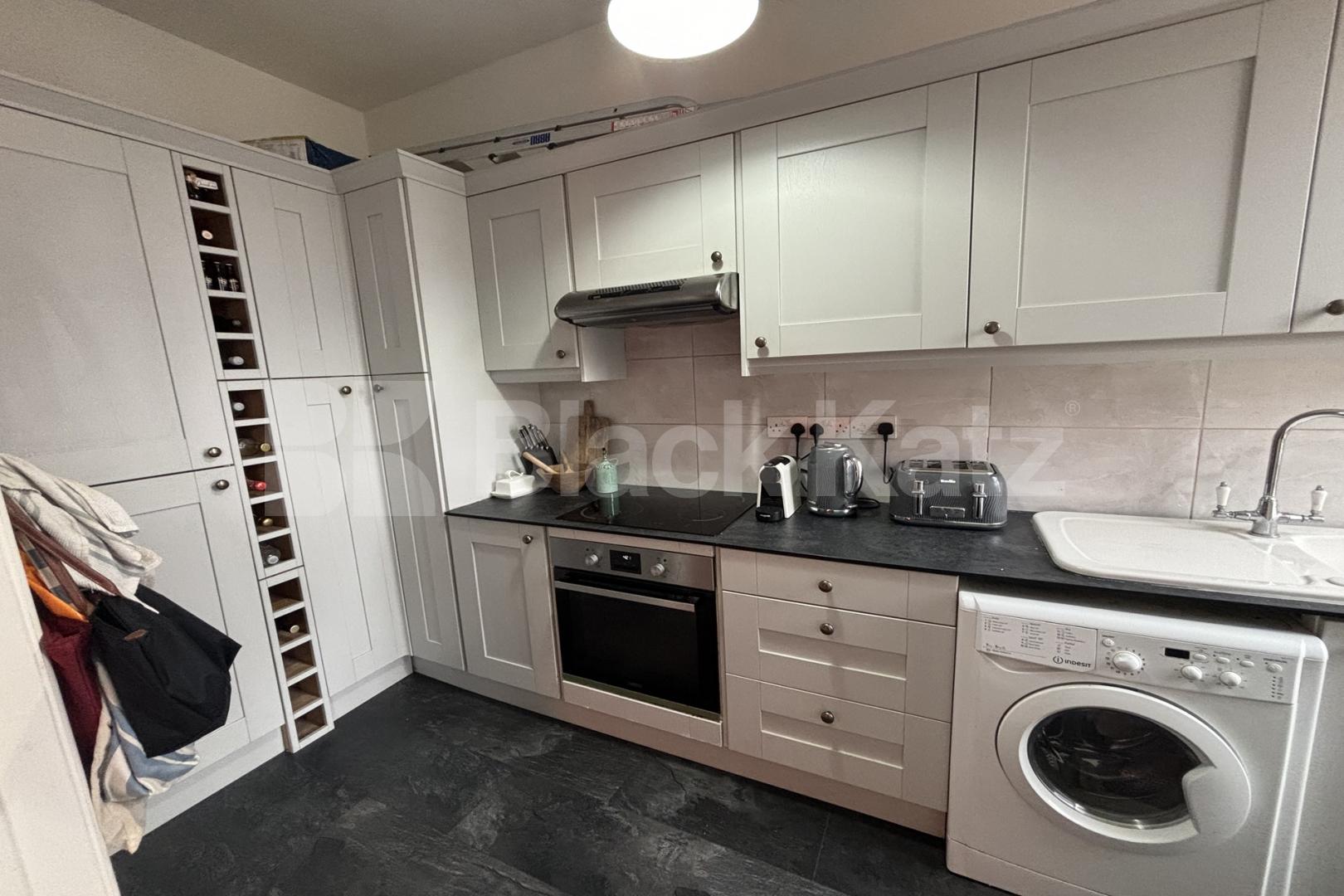 Stylish, bright & airy & contemporary period conversion  Lucien Road, tooting Broadway