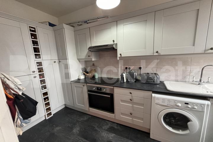 Stylish, bright & airy & contemporary period conversion  Lucien Road, tooting Broadway