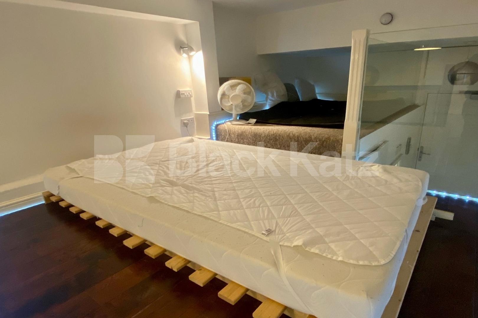 All Bills Included, duplex studio with roof terrace Lavender Hill, Clapham