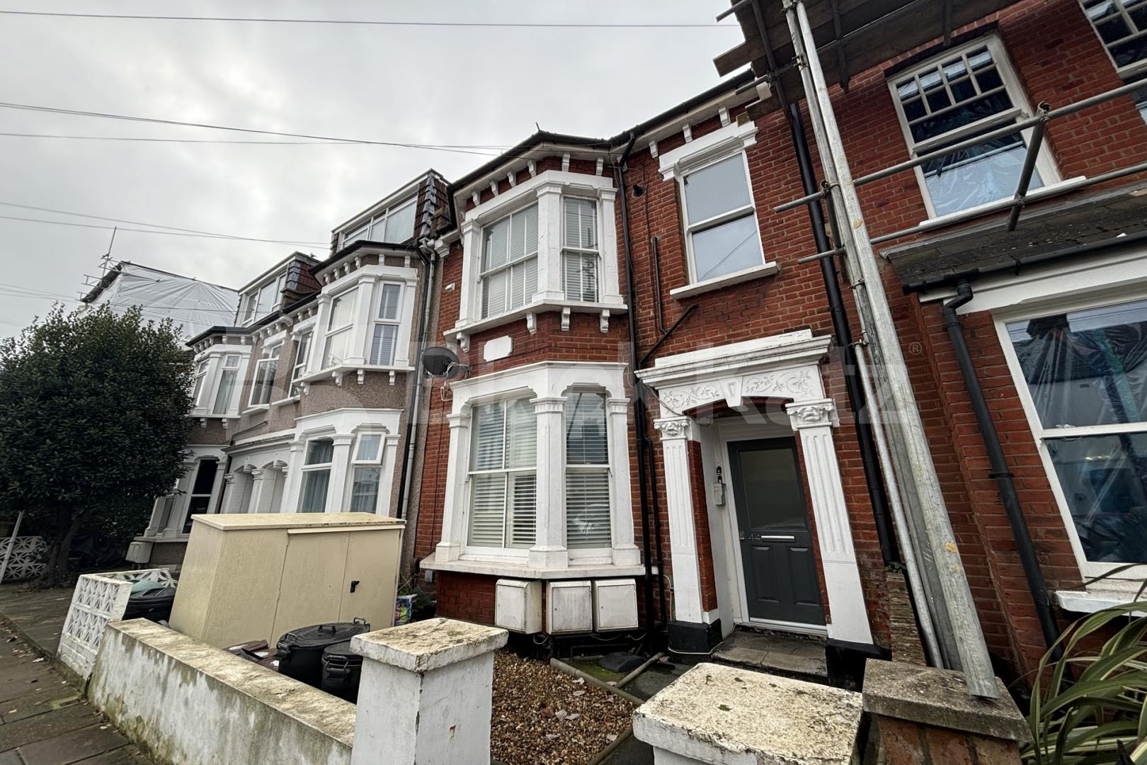 Stylish, bright & airy & contemporary period conversion  Lucien Road, tooting Broadway