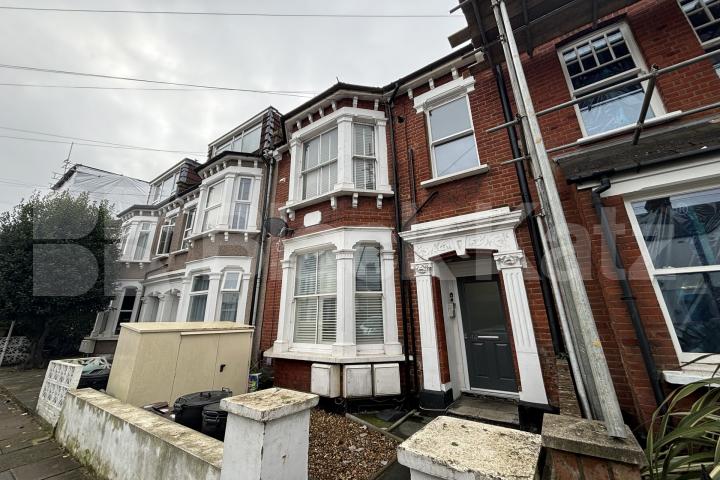 Stylish, bright & airy & contemporary period conversion  Lucien Road, tooting Broadway