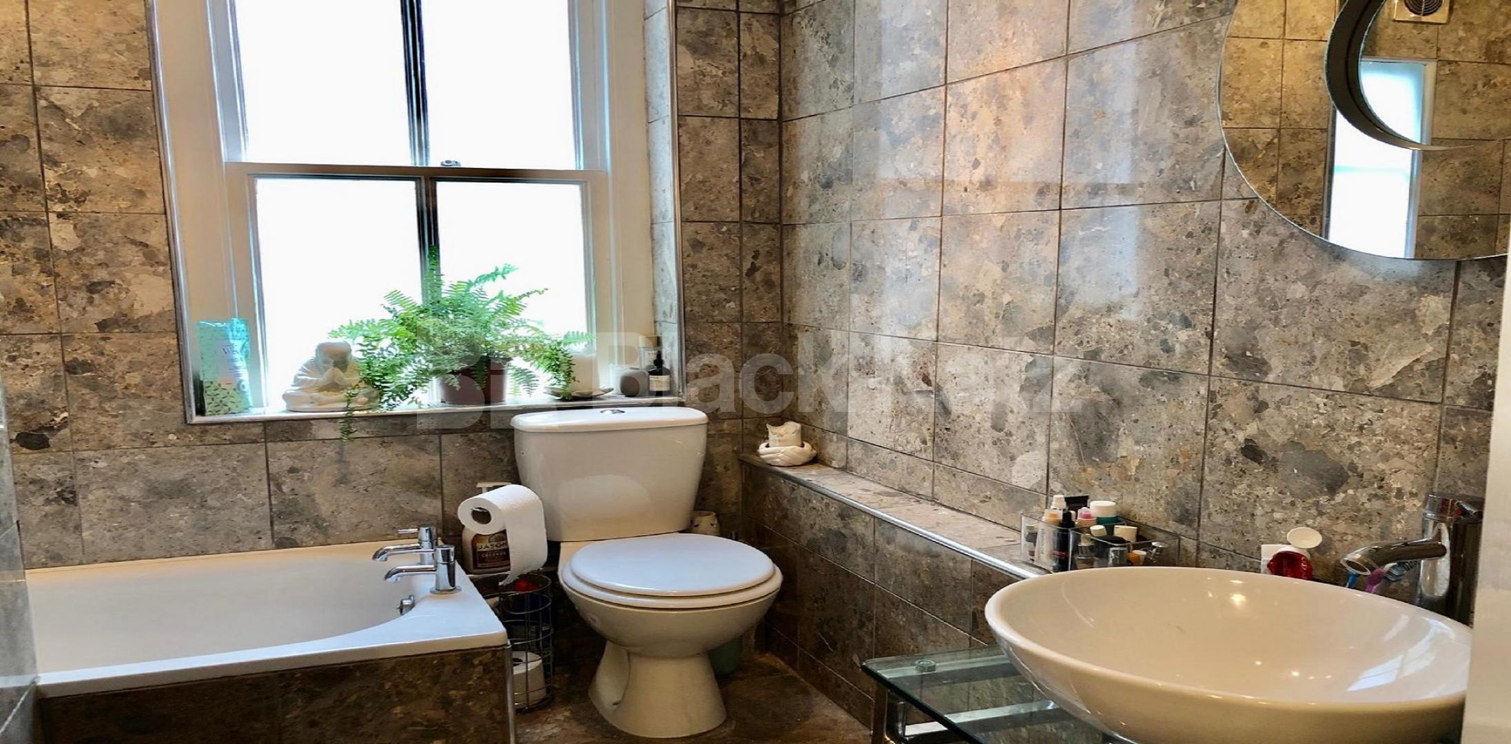 			LET , 3 Bedroom, 1 bath, 1 reception Apartment			 Latchmere Road, Clapham Junction