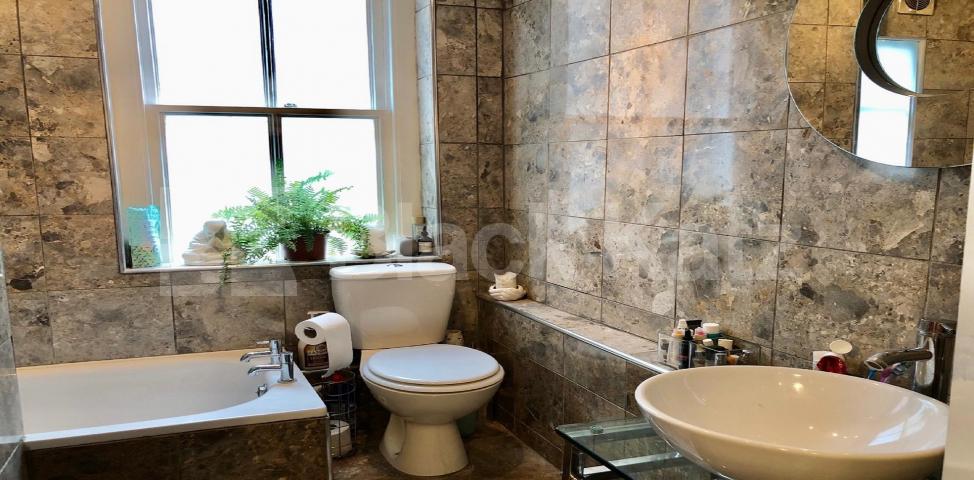 			LET , 3 Bedroom, 1 bath, 1 reception Apartment			 Latchmere Road, Clapham Junction