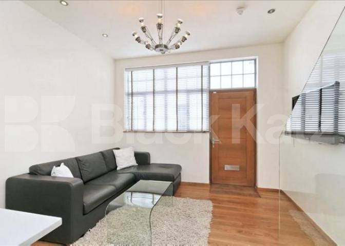 			NEW INSTRUCTION A MUST SEE!!!, 1 Bedroom, 1 bath, 1 reception Mews House			 Leeke Street, KINGS CROSS 
