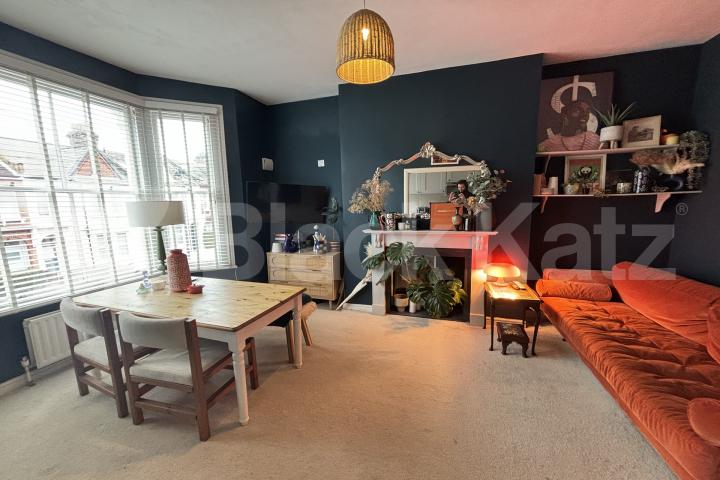 Stylish, bright & airy & contemporary period conversion  Lucien Road, tooting Broadway