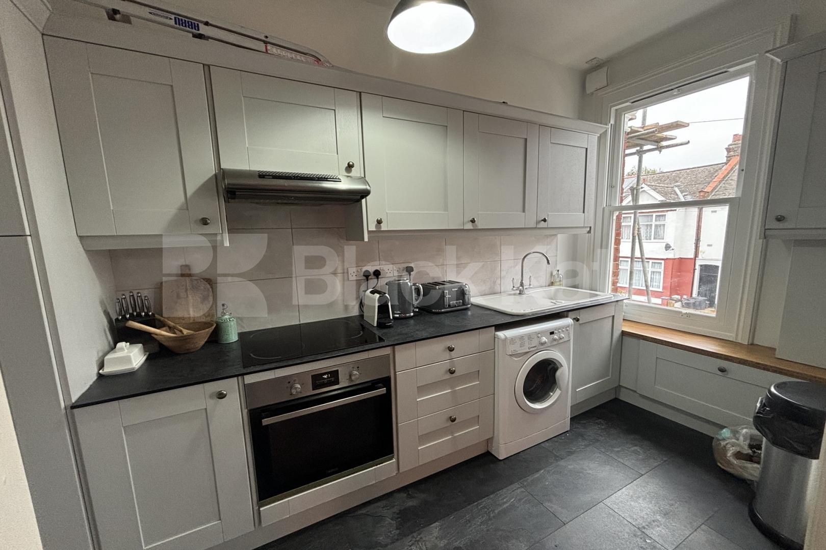 Stylish, bright & airy & contemporary period conversion  Lucien Road, tooting Broadway