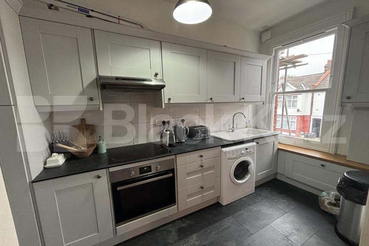 Stylish, bright & airy & contemporary period conversion  Lucien Road, tooting Broadway
