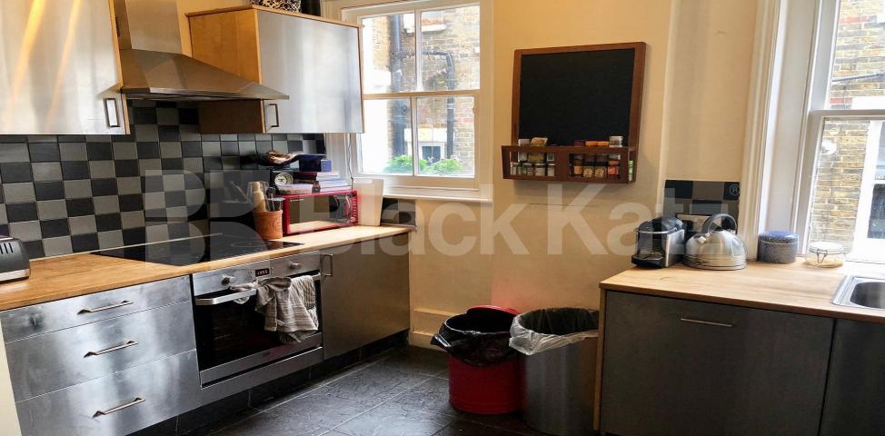 			LET , 3 Bedroom, 1 bath, 1 reception Apartment			 Latchmere Road, Clapham Junction