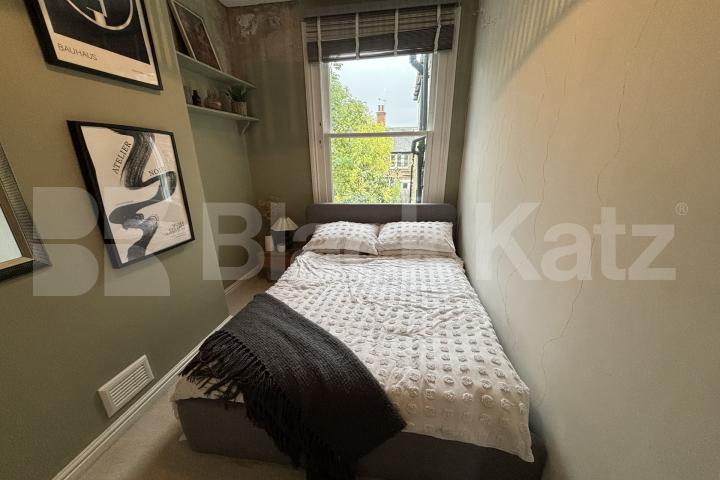 Stylish, bright & airy & contemporary period conversion  Lucien Road, tooting Broadway