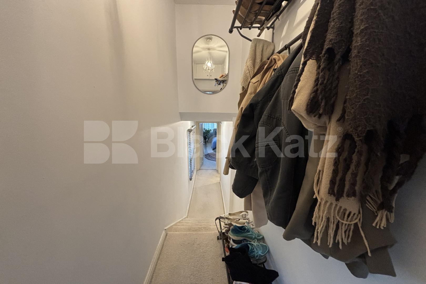 Stylish, bright & airy & contemporary period conversion  Lucien Road, tooting Broadway