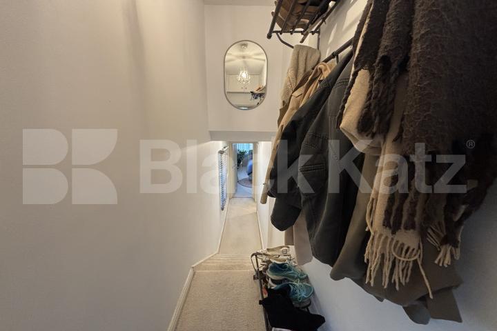 Stylish, bright & airy & contemporary period conversion  Lucien Road, tooting Broadway