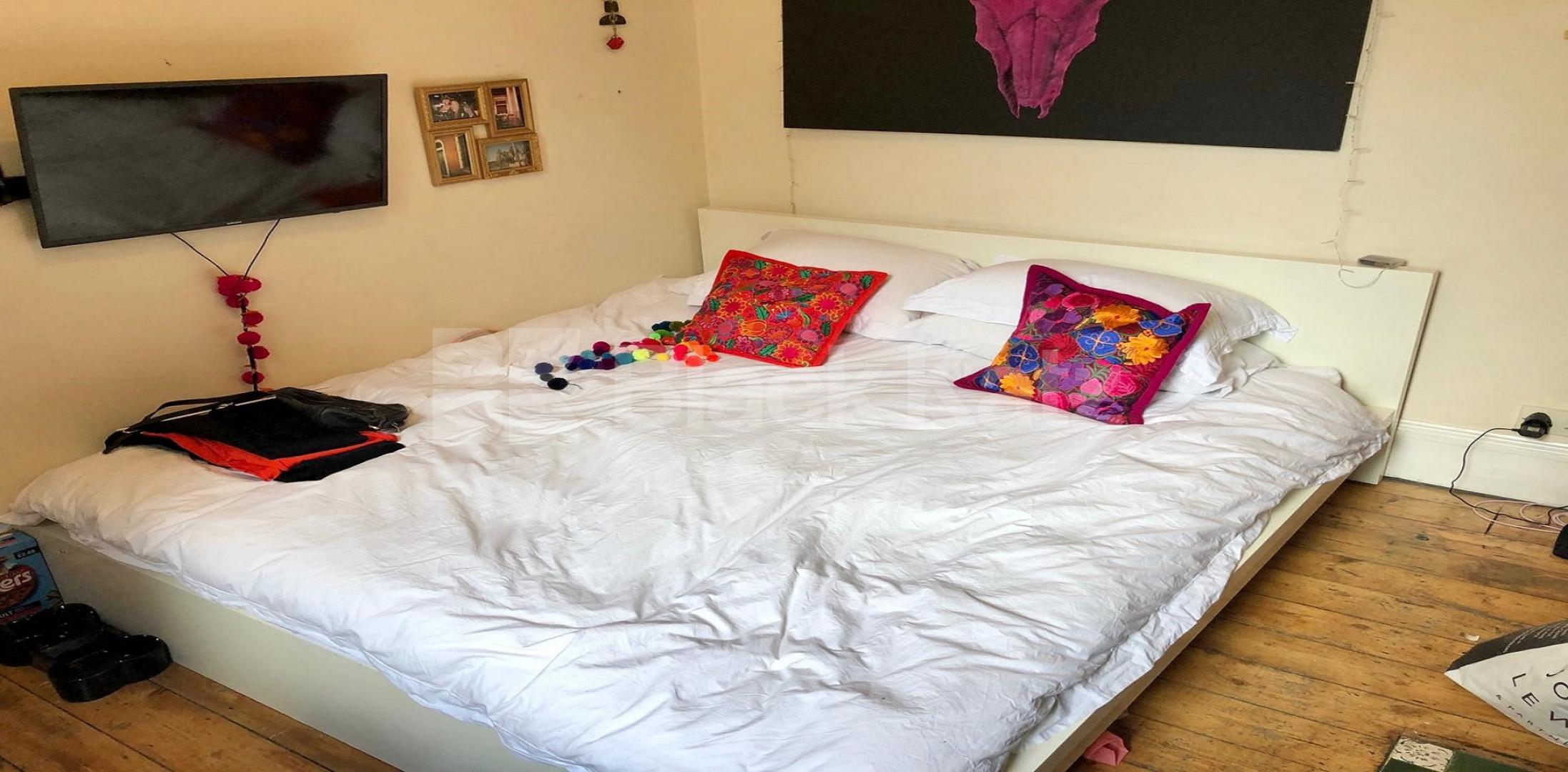 			LET , 3 Bedroom, 1 bath, 1 reception Apartment			 Latchmere Road, Clapham Junction