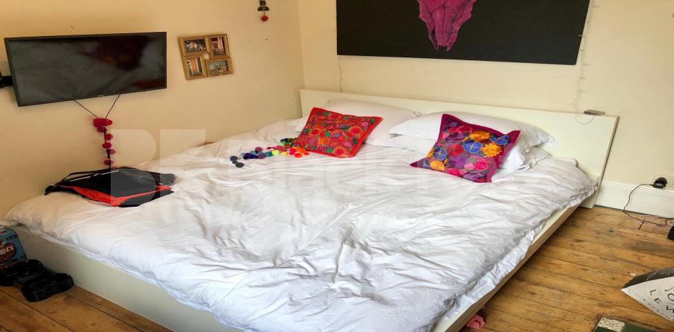 			LET , 3 Bedroom, 1 bath, 1 reception Apartment			 Latchmere Road, Clapham Junction