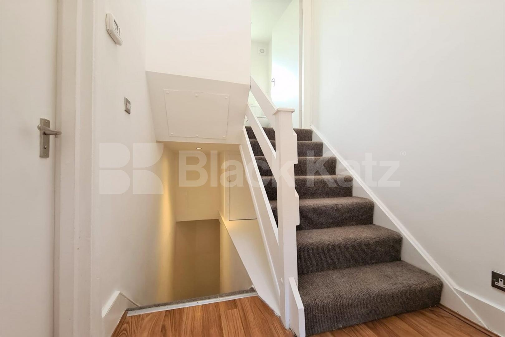 Top floor modern 1 bedroom property only a short walk away from Archway Station  Archway Road, Archway