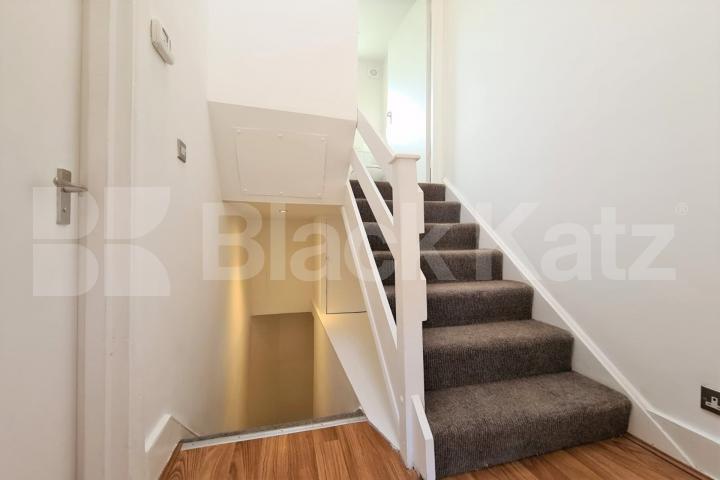 Top floor modern 1 bedroom property only a short walk away from Archway Station  Archway Road, Archway